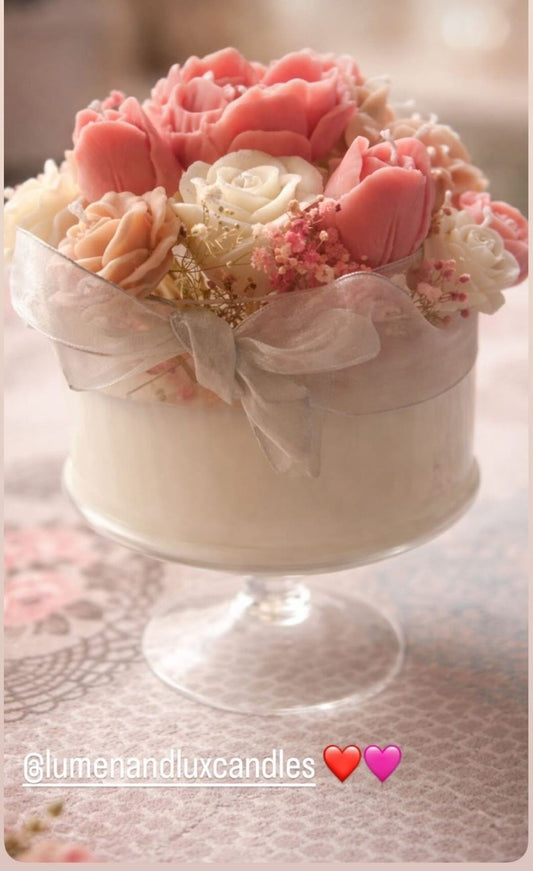 Lumen & Lux "Flower Bouquet" Kaars in Glas op Voet - Met Droogbloemen & Sierlijk Lint - Luxe Handgemaakte Sfeerkaars - Uniek Kraam- of Huwelijkscadeau - Pastel Roze/Wit